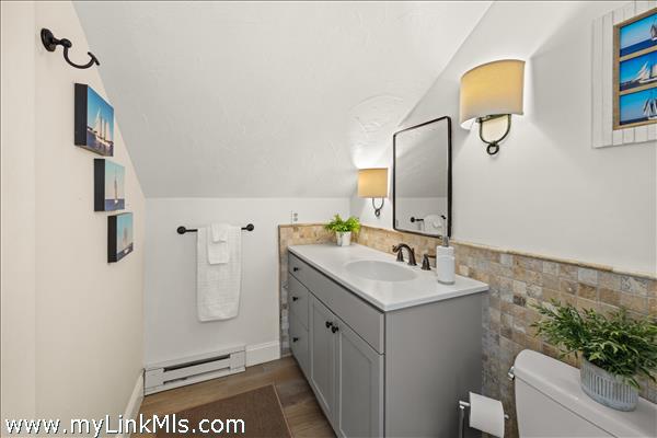 Second-floor full bath