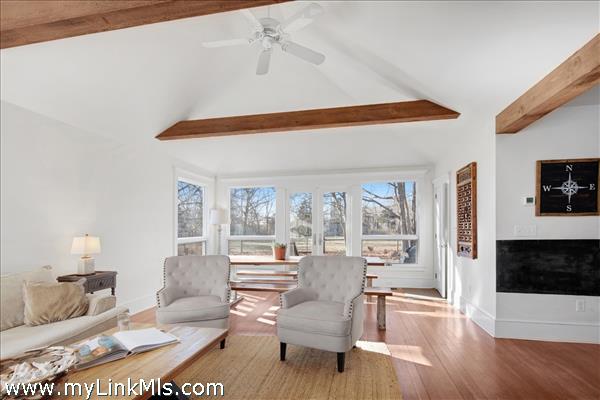 lounge off kitchen