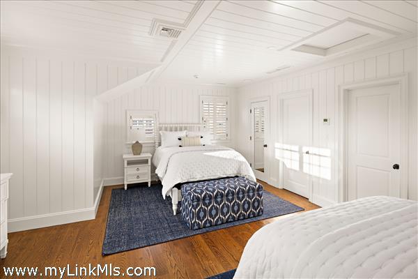 Carriage House Bedroom #7