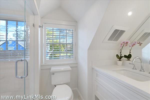 Guest bedroom suite