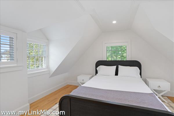 Guest bedroom suite