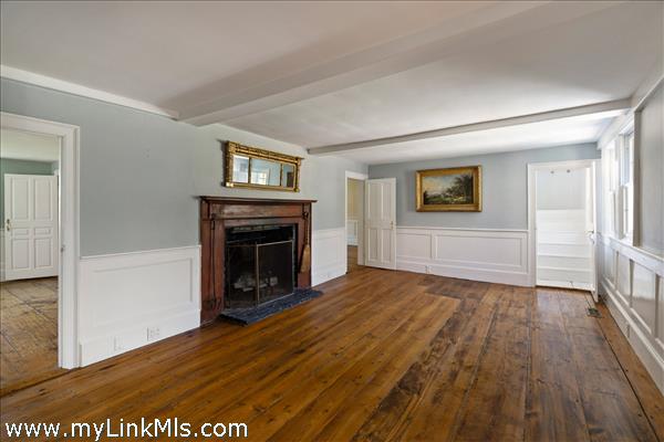 Sitting area off the kitchen and dining room