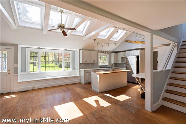 Kitchen, dining and sitting area