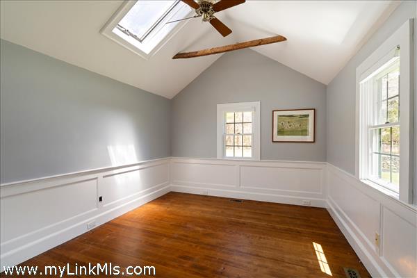 Cathedral-ceiling bedroom
