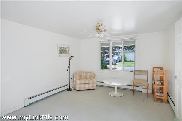 Guest wing dining area