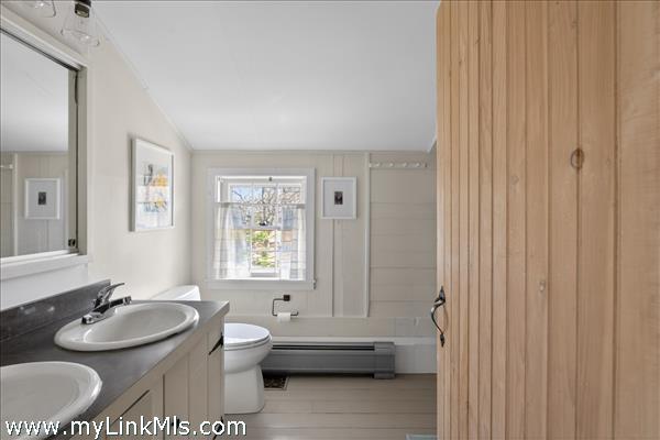 2nd flr - Full Bath with double vanity