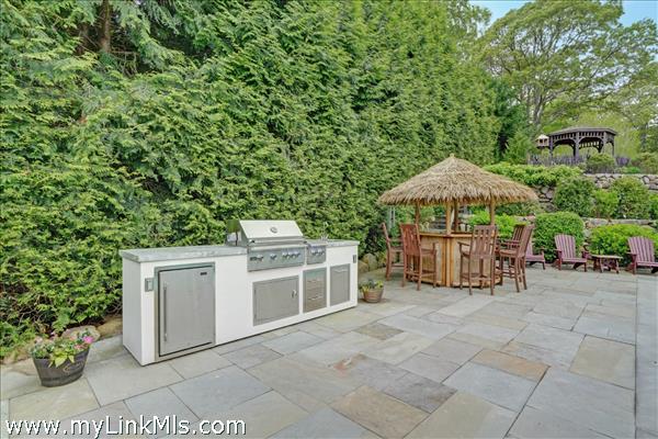 Outdoor Kitchen