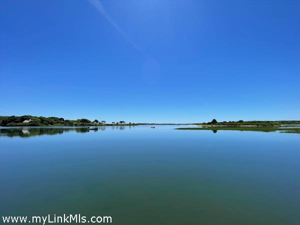 Gorgeous glassy day on Menemsha Pond