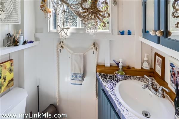 1st Floor 1/2 Bathroom
