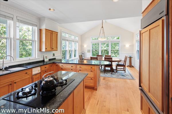 Kitchen Dining Area