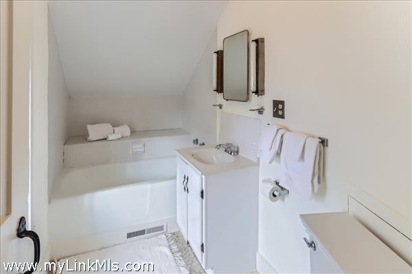 #4 en suite bathroom