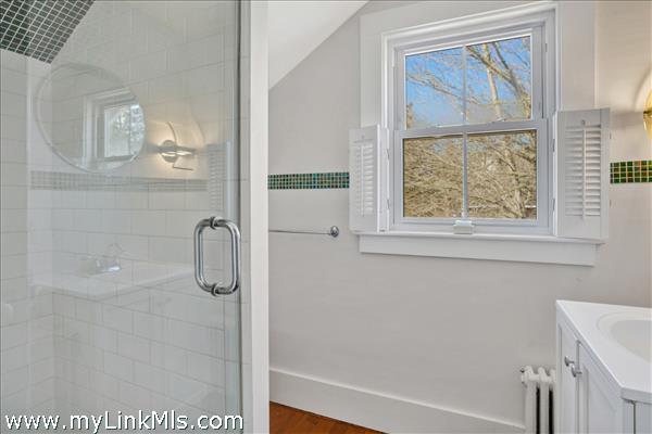 Shared bath on 2nd floor