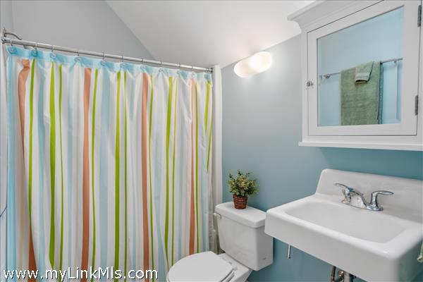 2nd level full bathroom