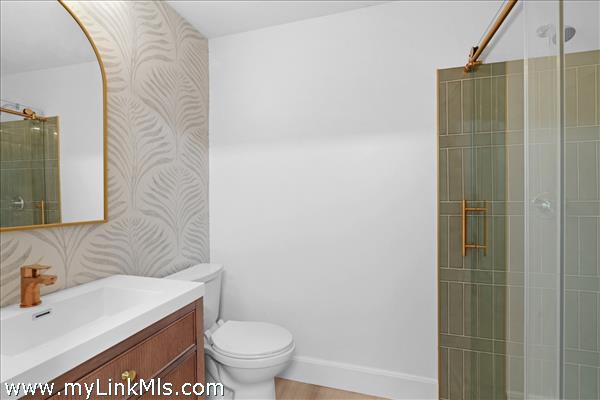 Bathroom 1st floor bedroom.