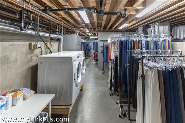Commercial washer/dryer and lockers