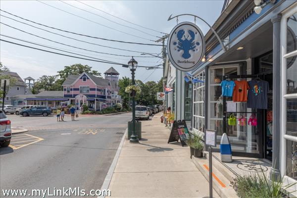 Vineyard Vines - catty corner from 53 Circuit Avenue