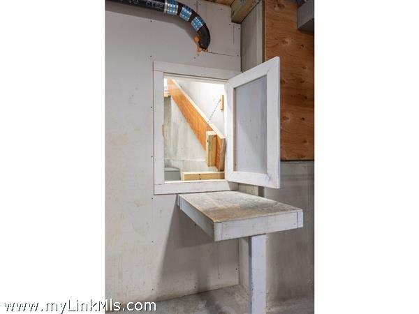 Convenient access to basement