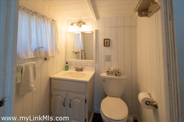 1st Floor 1/2 Bathroom