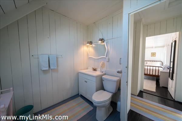 2nd Floor 1/2 Bathroom