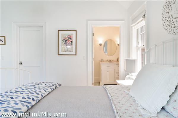 Guest bedroom 2