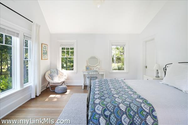 Guest bedroom 1