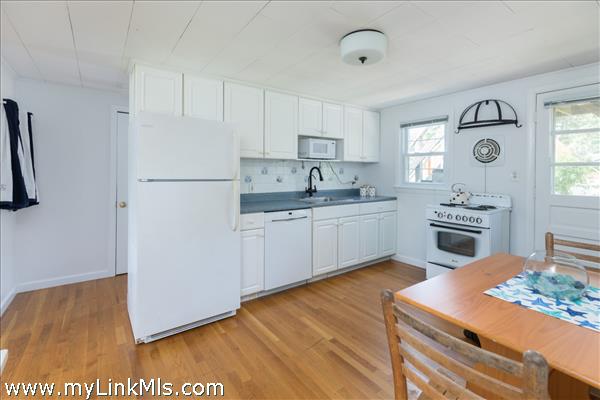 Eat-in kitchen...