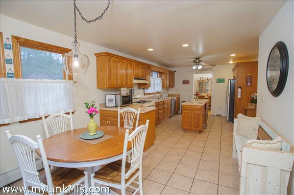 Eat in kitchen