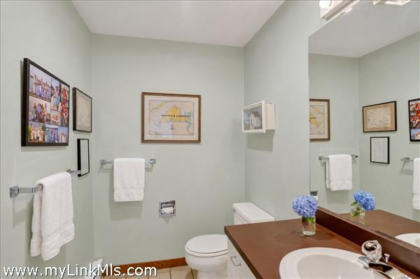 Half Bath
Virtually staged