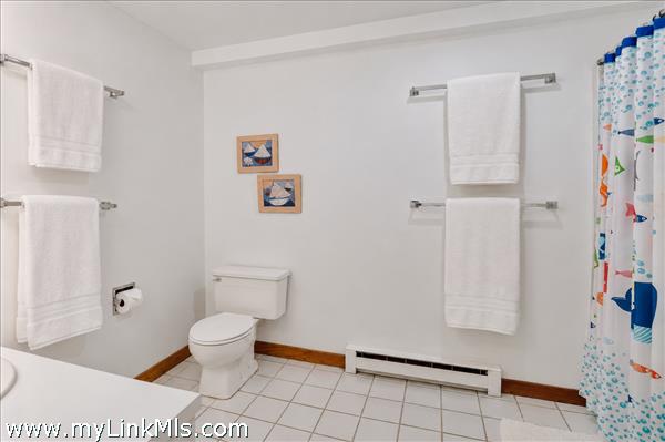 Full Bathroom #3
Virtually staged