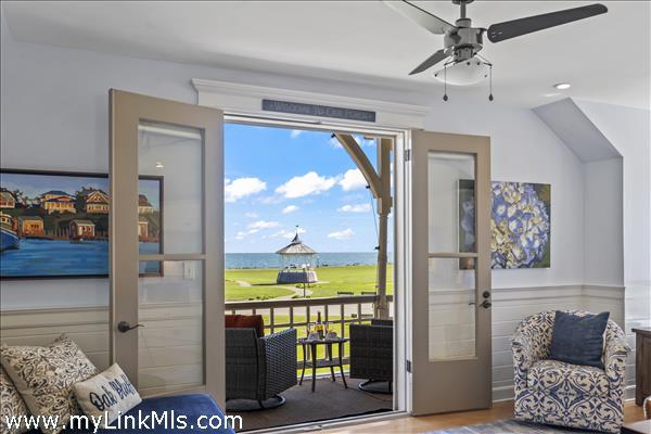Unobstructed view of Ocean Park, Gazebo and open ocean beyond