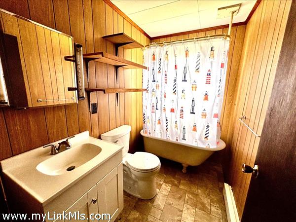 cottage bathroom