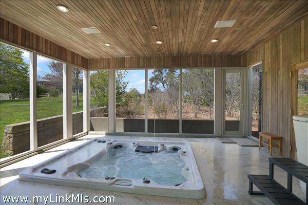 Pool house spa
