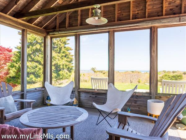 Screened in porch