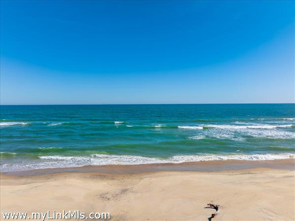 Private south shore beach access.