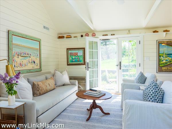 Living room in the guest house