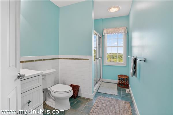 Full bathroom on 1st level