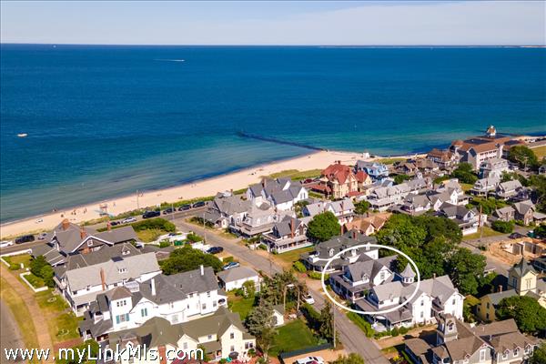 Steps to sandy beach, Ocean Park, Gingerbread cottages & ferry ports!