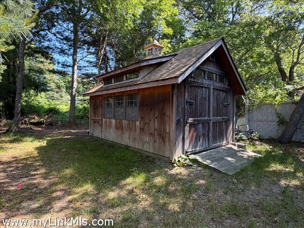 Shed with possibilities.