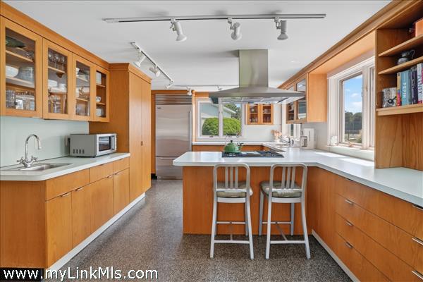 Spacious, well appointed kitchen.