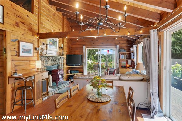 Guest House, living room