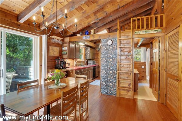 Guest House, dining area