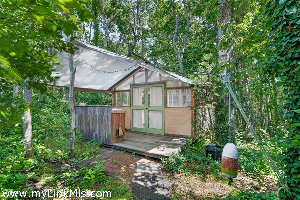 Guest House, detached bedroom