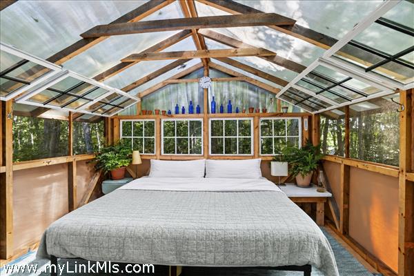 Guest House, detached bedroom