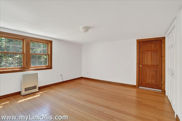 Large 2nd floor bedroom
