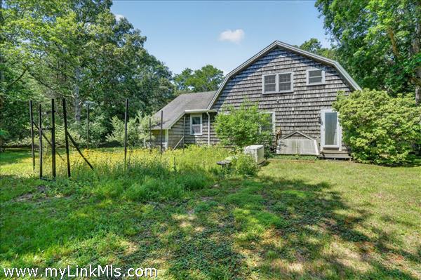 Large side yard