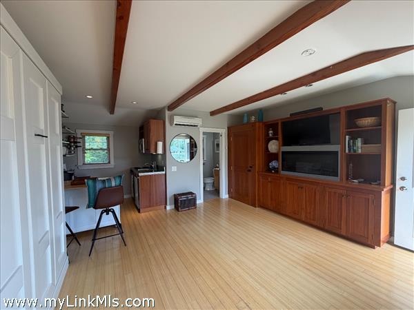 Breakfast bar