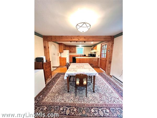 Dining to kitchen
