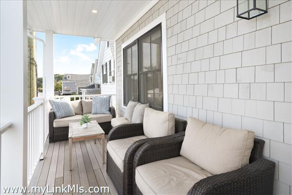 #33 Front Deck