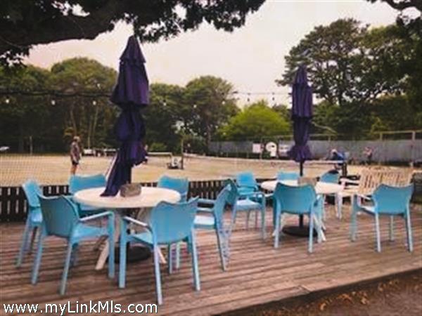 watch the tennis players ( a much loved court)