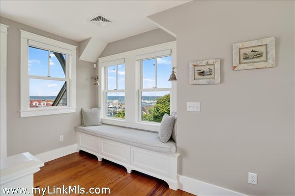 2nd Floor Alcove